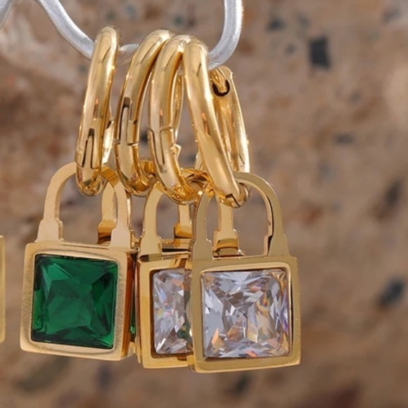 ⭐️ 𝅺NEW Clear or Emerald Green Gemstone 18K Gold Plated Hoop Earrings - Picture 3 of 15
